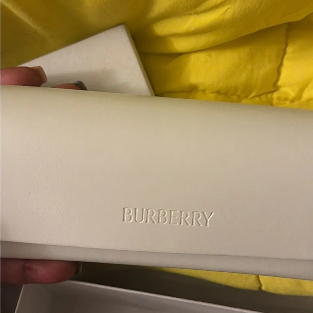 Burberry Bright Yellow Eyewear Case with Signature Logo - Picture 2 of 3